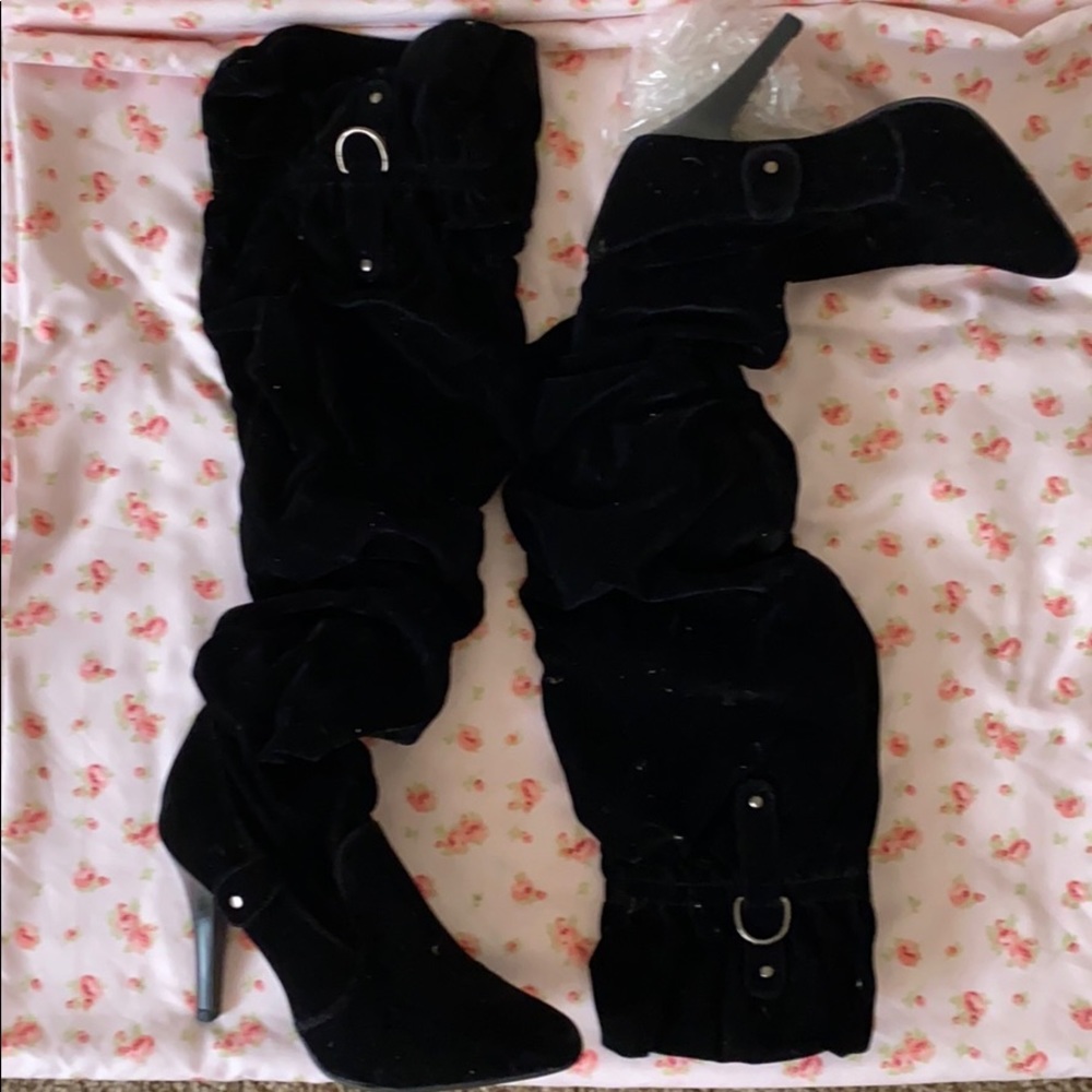 Qupid black faux Suede knee-high boots Sz 6.5